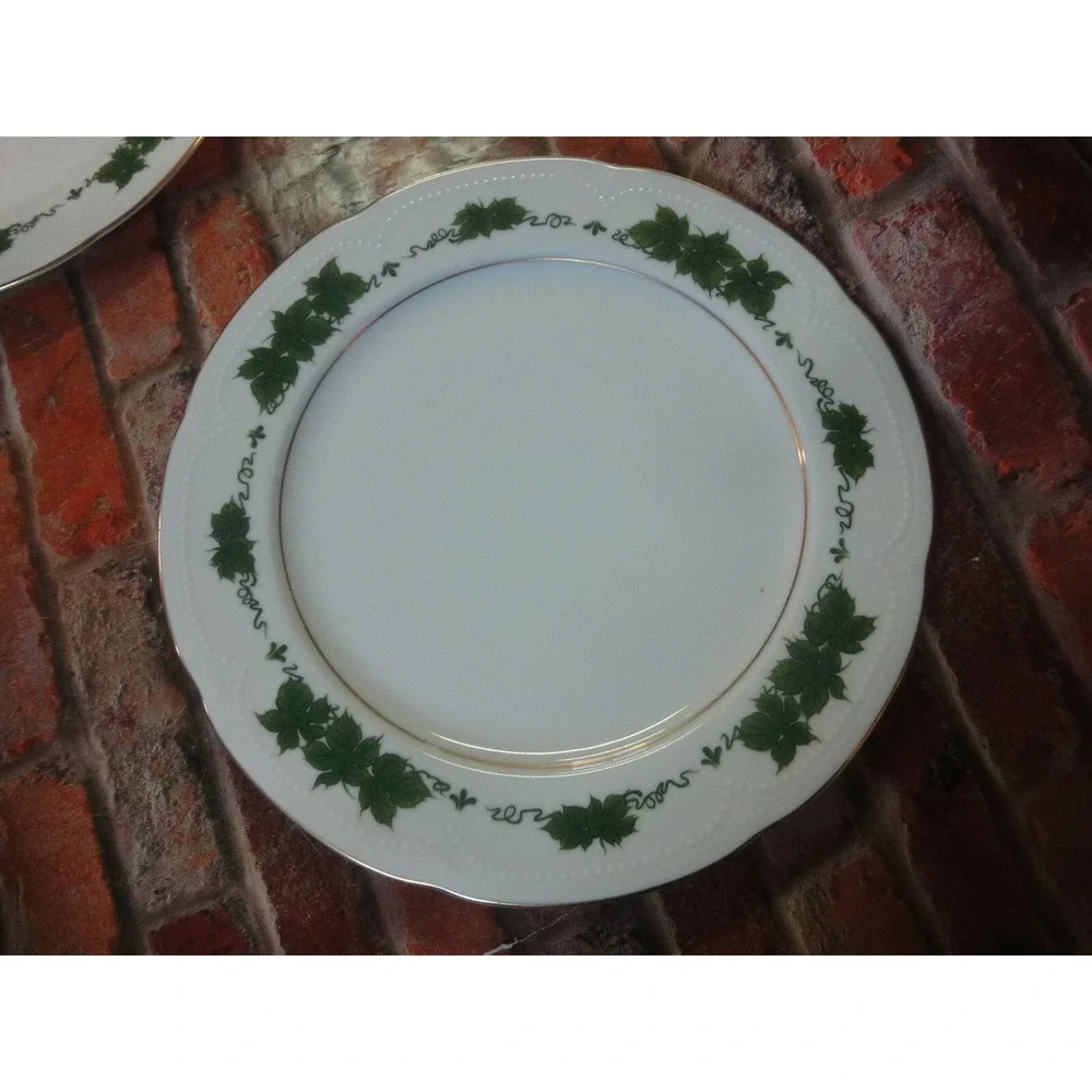 2 lot Graf Von Henneberg Bavaria Germany Green Ivy Gold Trim 10.25